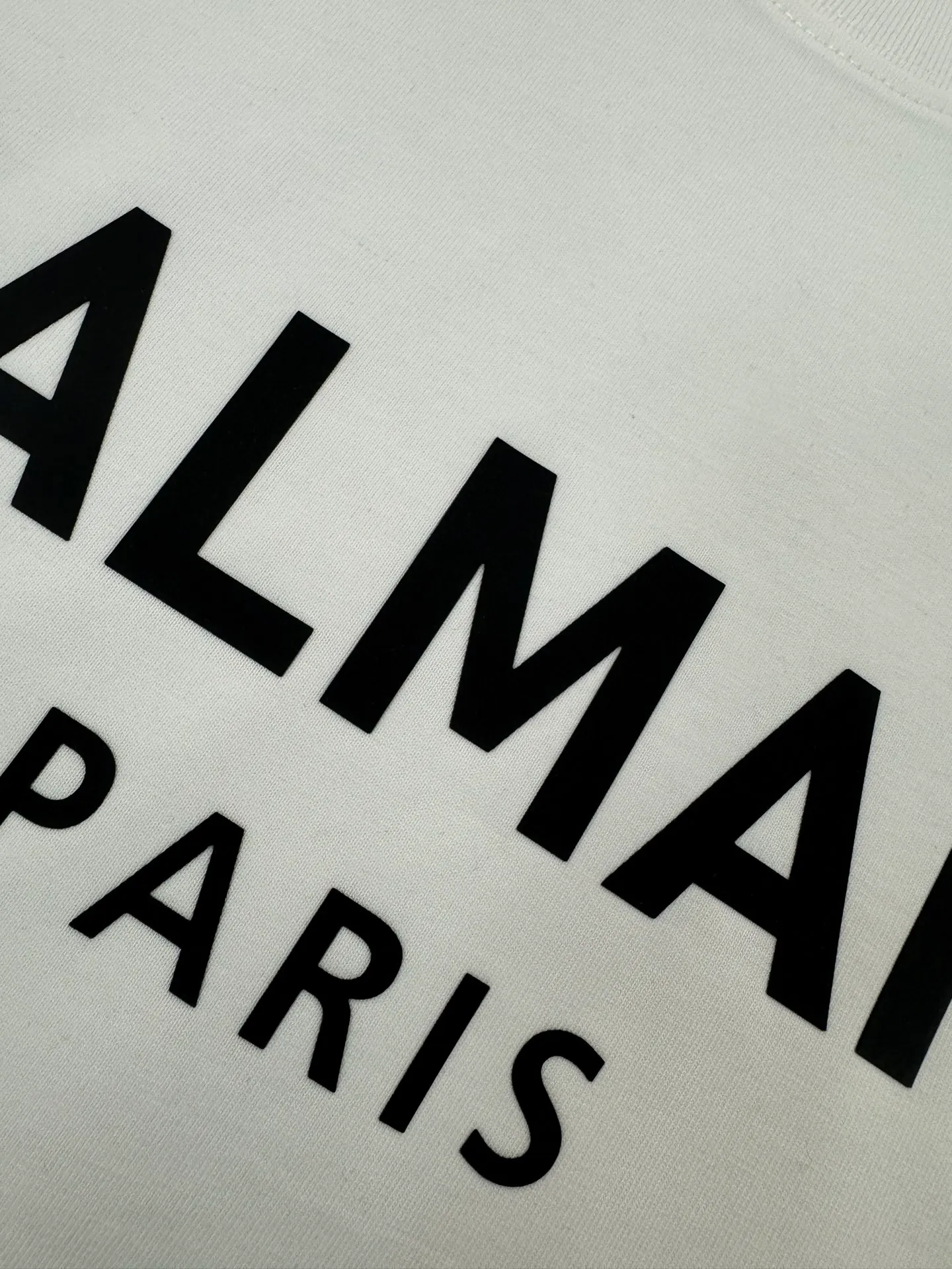 Balmain Balmain g-gram heavy cotton t-shirt thick Breathable loose fit Silicone process logo design Spring and summer New Arrival round neck fashionable short-sleeved t-shirt Comfortable against the skin, durable and easy to wear The original craftsmanship is meticulous, a must-have for casual Versatile Color: Black White Sizes: S M L XL XXL